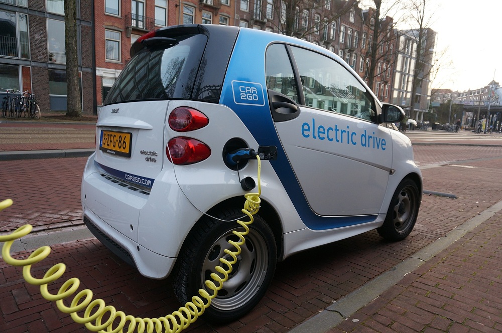 Is It Time to Phase Out Old Cars in Favor of Electric Cars?